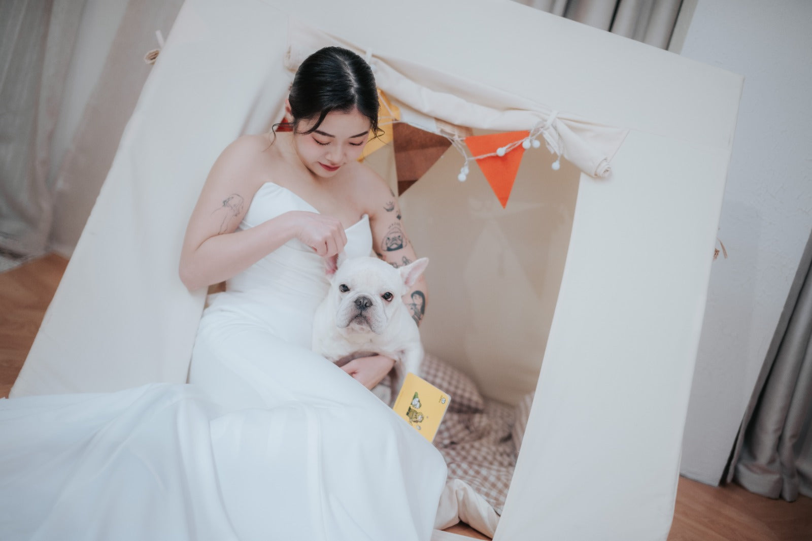 2024 2025 香港室內Prewedding Package, 香港室內旅行風 Prewedding Package, 香港室內影樓Prewedding拍攝，香港Prewedding, 香港一站式Prewedding, 香港一站式Prewedding 全包，香港Prewedding 一條龍，香港Prewedding 化妝拍攝場地，香港室內包場影樓Prewedding, 香港寵物Prewedding Package, 香港 Pet Friendly Prewedding Package, 香港寵物友善Prewedding 拍攝