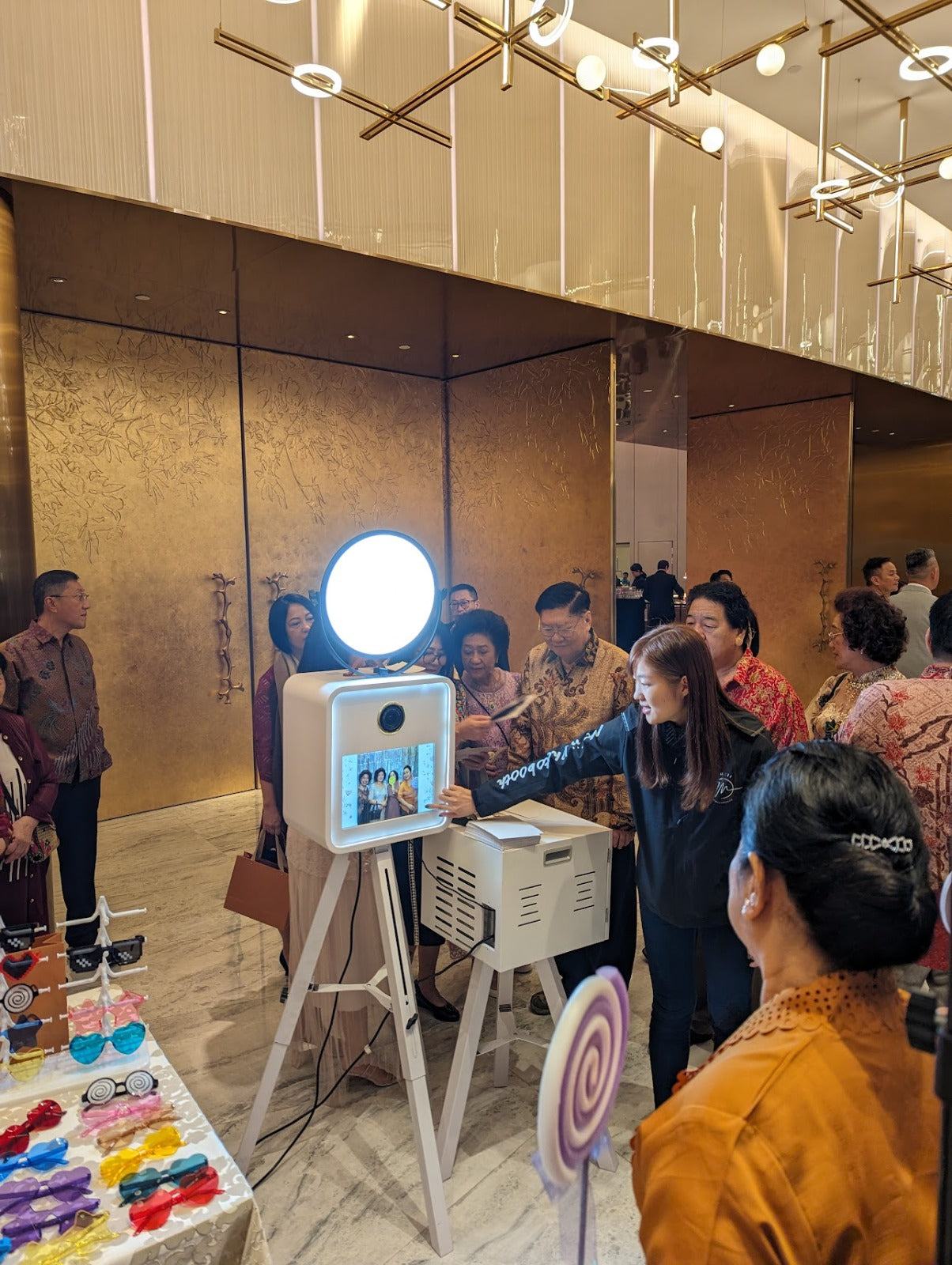 婚禮 photo booth，婚禮 photo booth推薦，婚禮 photo booth價錢，婚禮 photo booth租借，婚禮 photo booth 自助影相，Wedding photo booth，婚禮 Wedding photo booth，婚禮 Wedding photo booth 推薦，婚禮 Wedding photo booth 價錢，婚禮 photo booth 即影即有自拍機，婚禮即影即有自拍機，婚禮照相亭